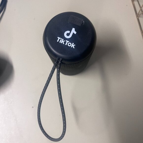 TIK TOK swag combo: USB speaker and baseball cap - Picture 6 of 13